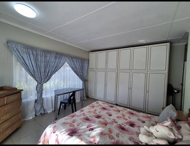 4 BEDROOM FREESTANDING FOR SALE IN FLAMWOOD